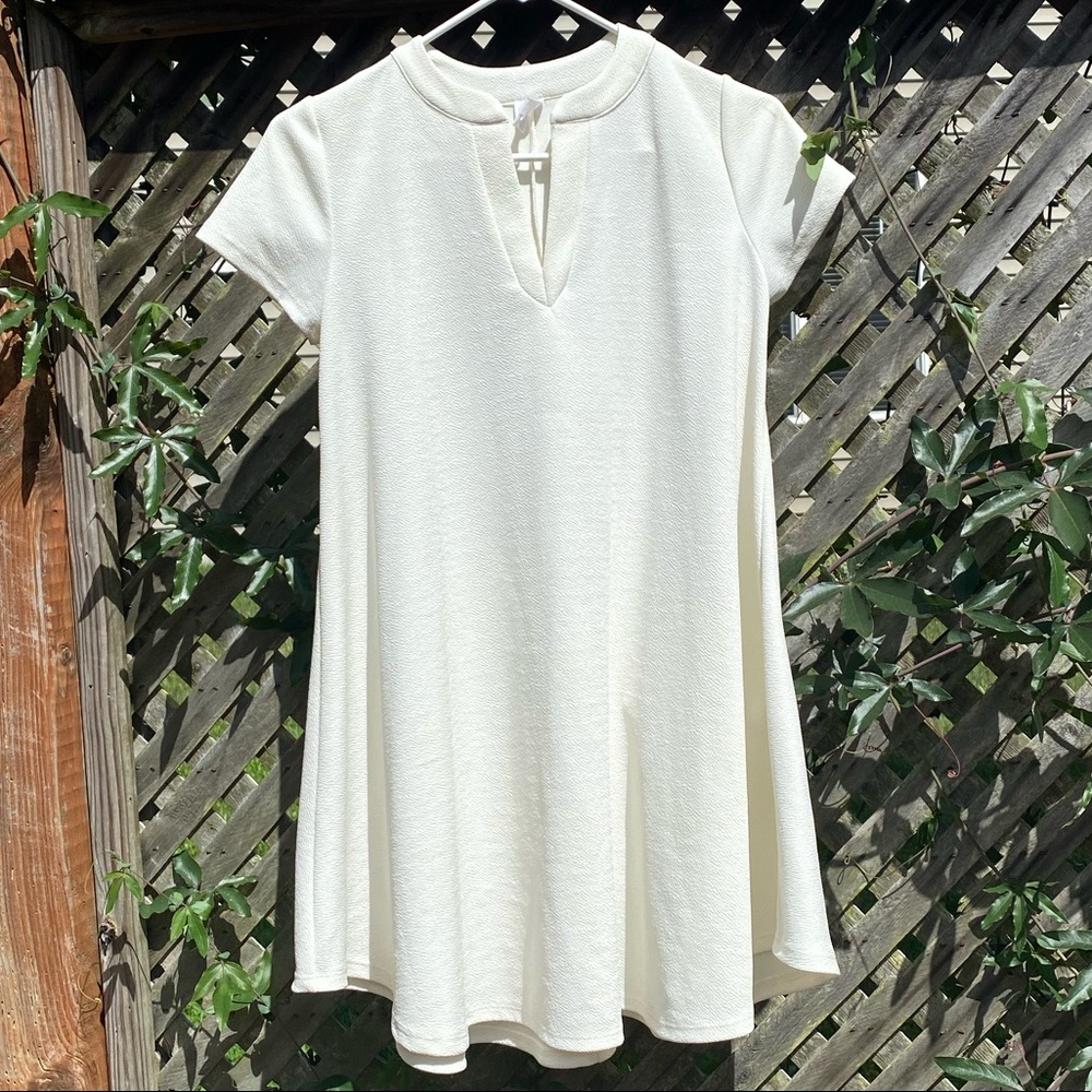 Off-White V Neck Short Sleeve Dress
